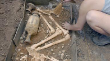 Dig Simulator (students excavating fifth-century-BC cist grave)